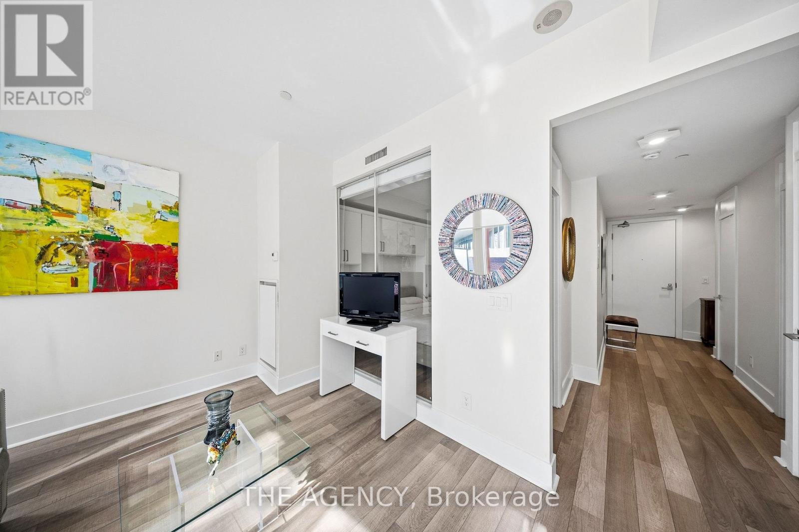#401 32 DAVENPORT ROAD - 9