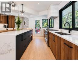 Primary Bedroom - 973 Wagonwood Pl, Saanich, BC V8X4M1 Photo 15