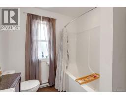 Kitchen - 426 & 426a Buller St, Ladysmith, BC V9G1T4 Photo 6