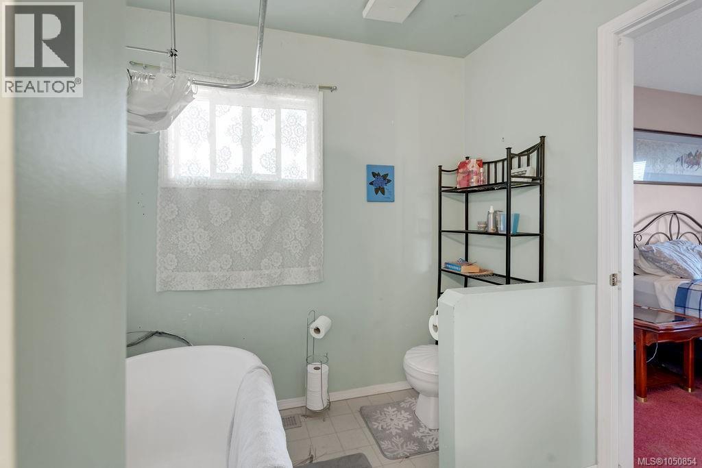 275 Bayview Ave - Image 22