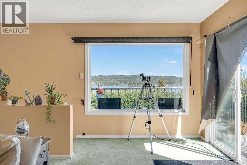 275 Bayview Ave - 13