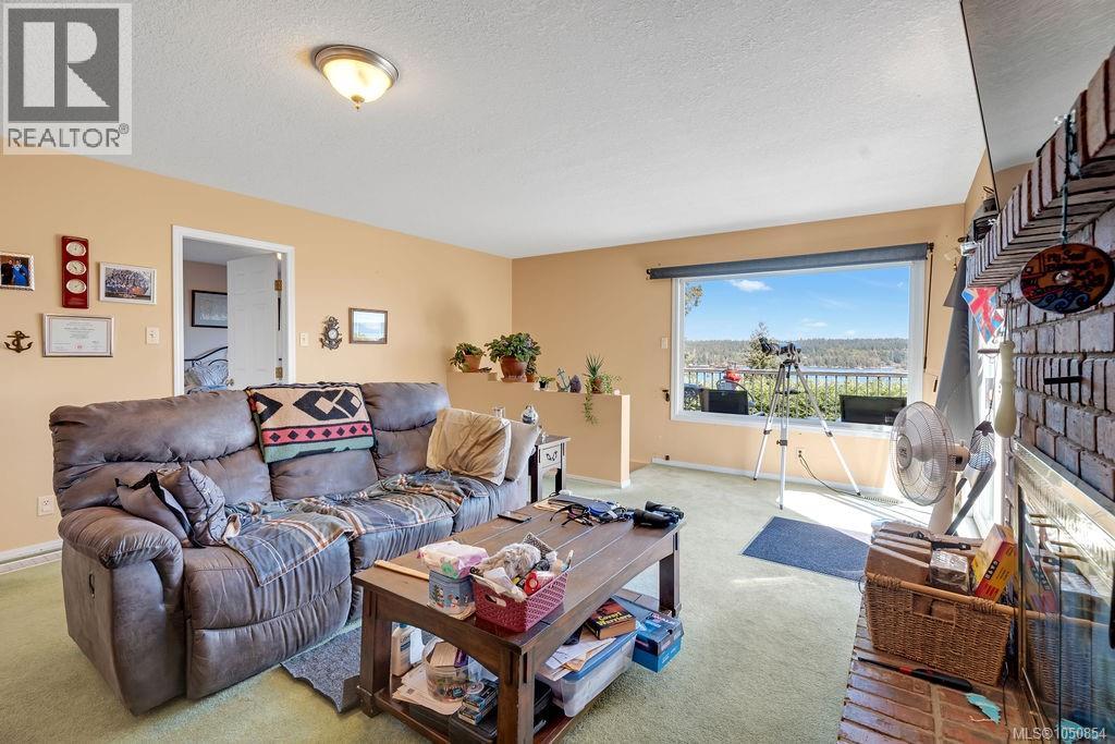 275 Bayview Ave - 14
