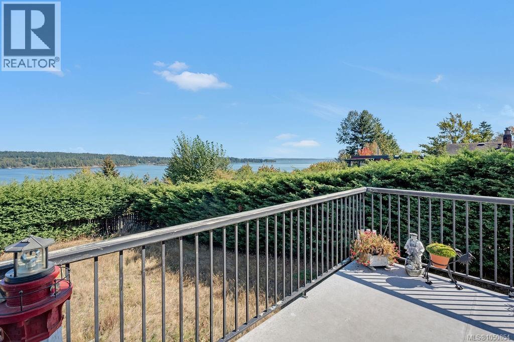 275 Bayview Ave - 17