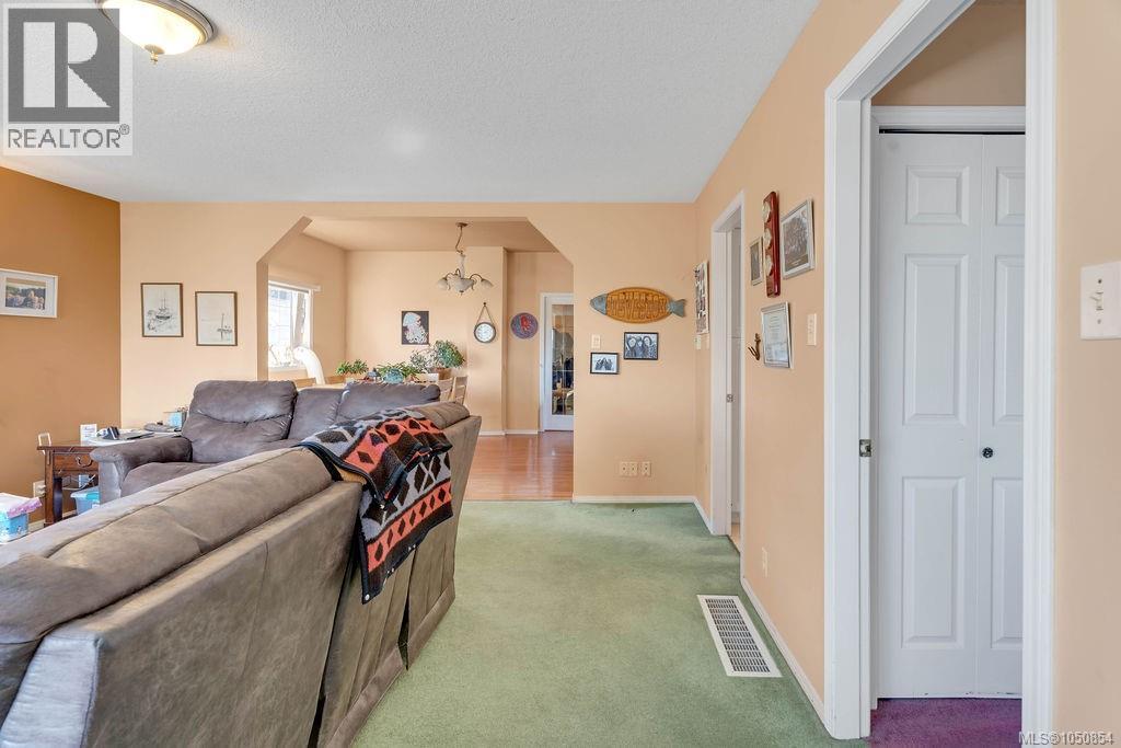 275 Bayview Ave - 74