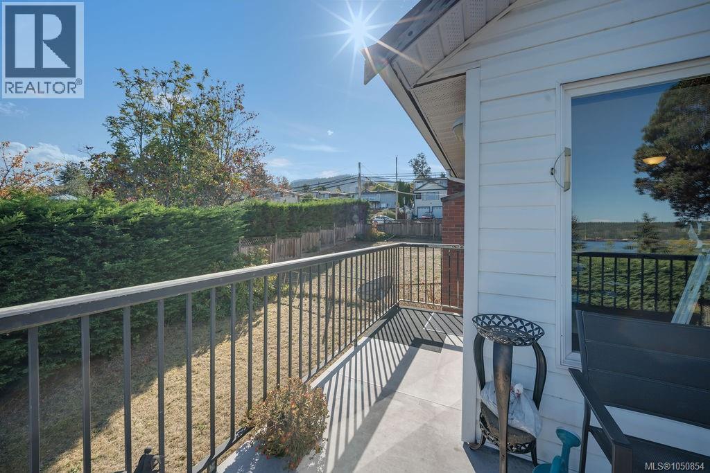 275 Bayview Ave - 57