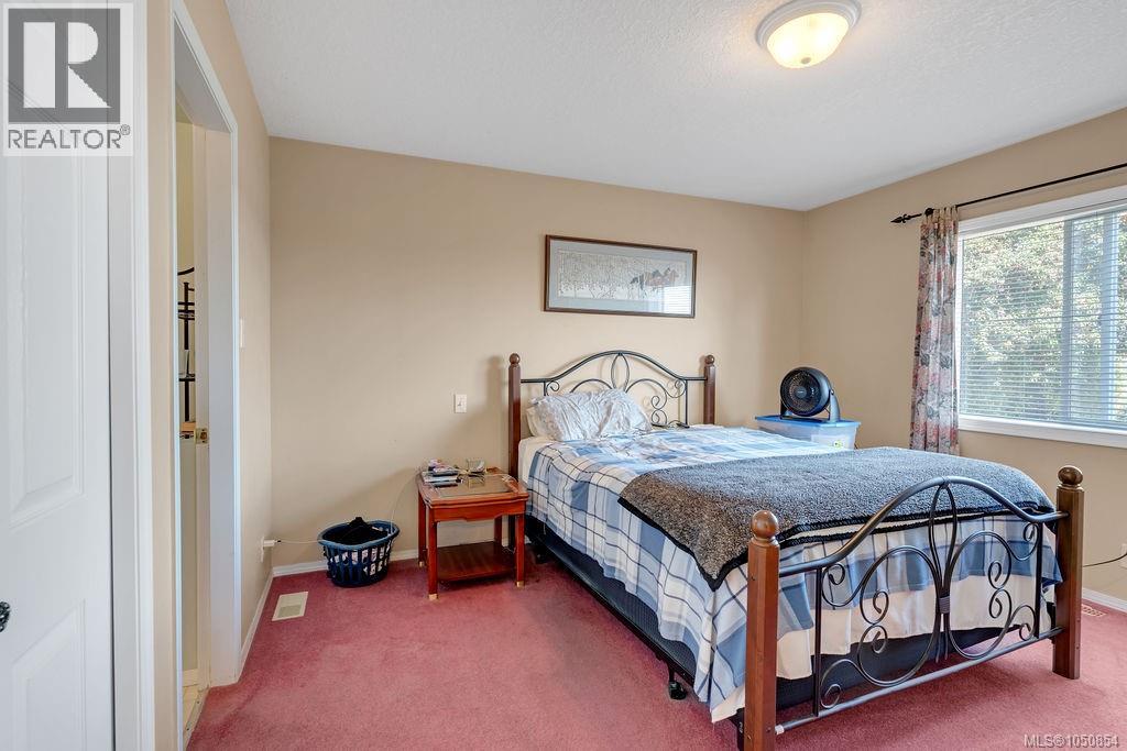 275 Bayview Ave - Image 16