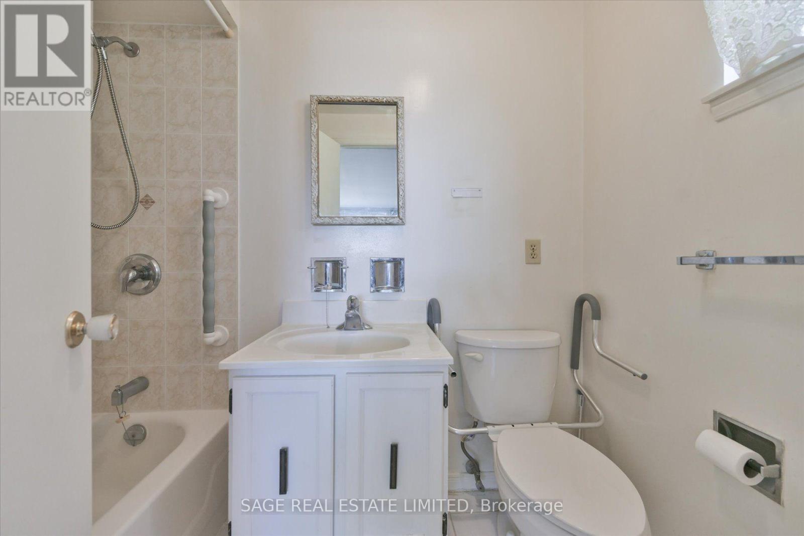 34 CRAKETTS AVENUE - 24