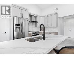 Foyer - 687 Assumption Street, Windsor, ON N8A3B5 Photo 11