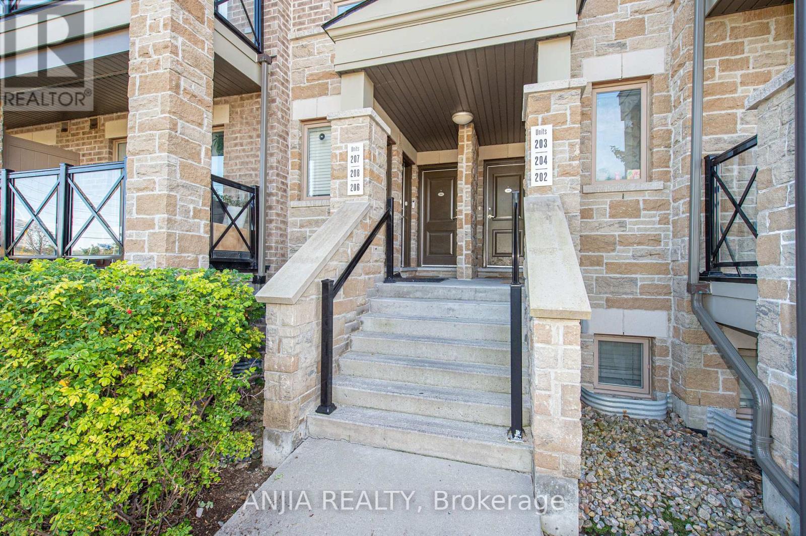 #207 10 Dunsheath Way, Markham (Cornell), Ontario, L6B1N3, Markham (Cornell), Ontario — photo 3 of 5