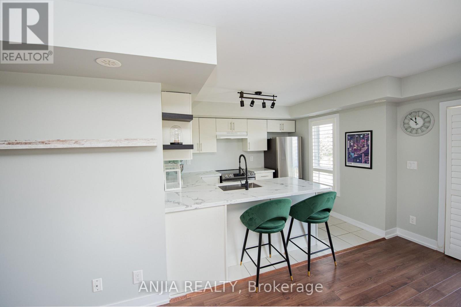#207 10 Dunsheath Way, Markham (Cornell), Ontario, L6B1N3, Markham (Cornell), Ontario — photo 5 of 5