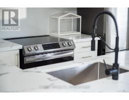 207 - 10 Dunsheath Way, Markham, ON L6B1N3 Photo 12