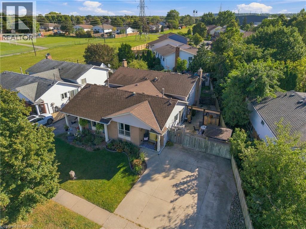 23 AUTUMN Place, St. Catharines, Ontario, L2P3W3, St. Catharines, Ontario — photo 2 of 5