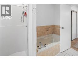1556 Gladstone Ave, Victoria, BC V8R1S5 Photo 15