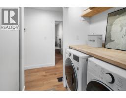 1556 Gladstone Ave, Victoria, BC V8R1S5 Photo 17
