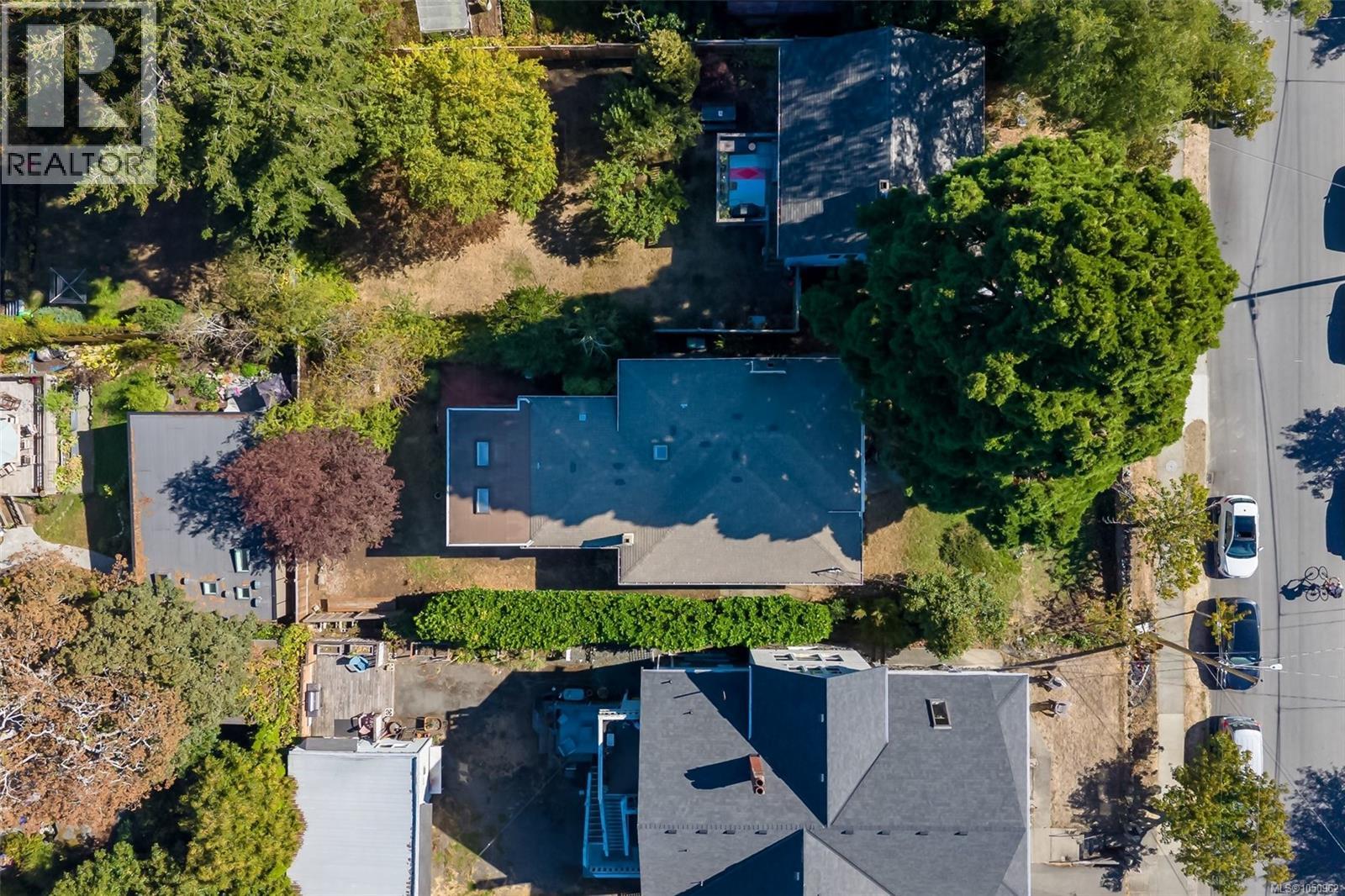  1556 Gladstone Avenue, Victoria