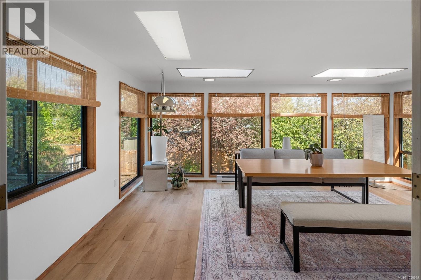 1556 Gladstone Ave - 26