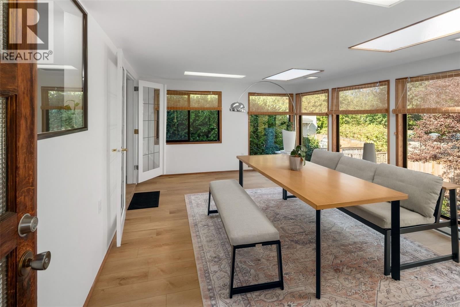 1556 Gladstone Ave - 28