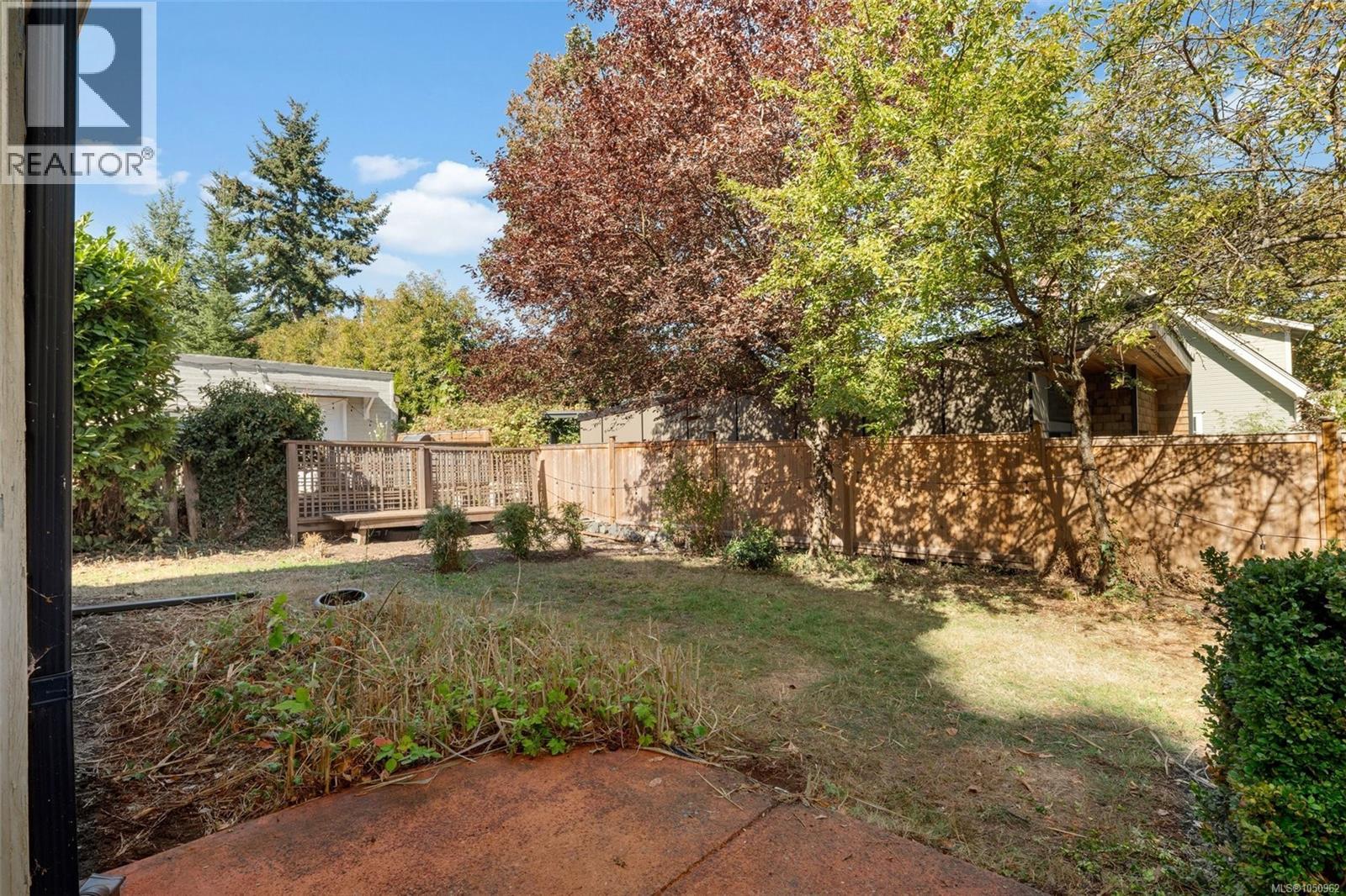 1556 Gladstone Ave - 32