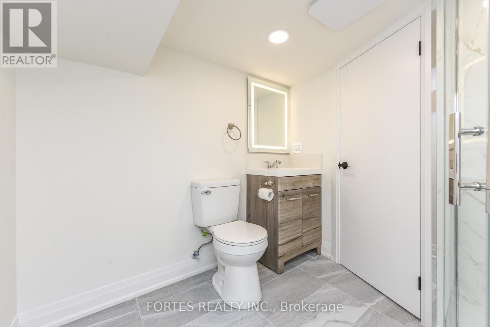 285 GILBERT AVENUE - Image 32