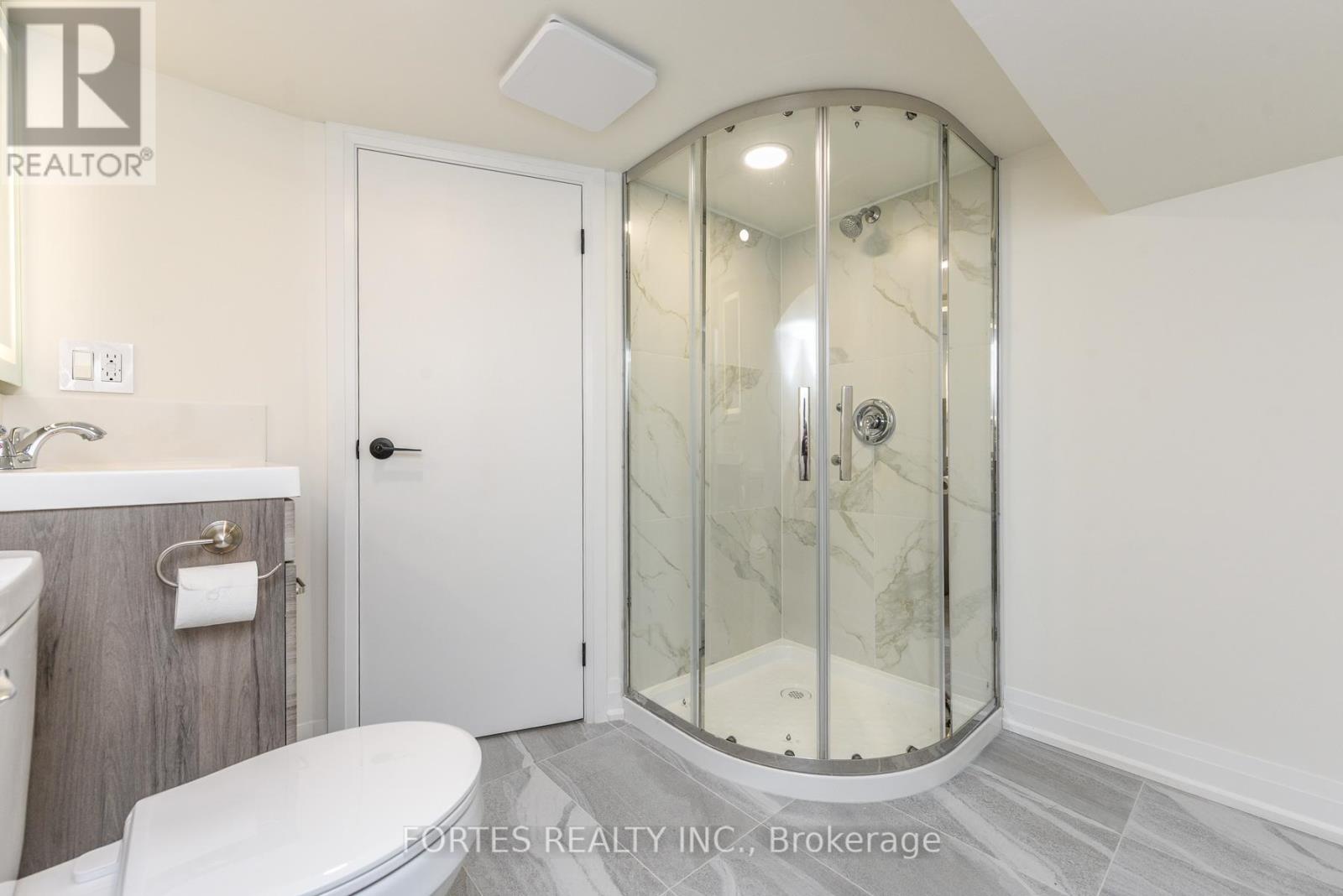 285 GILBERT AVENUE - Image 33