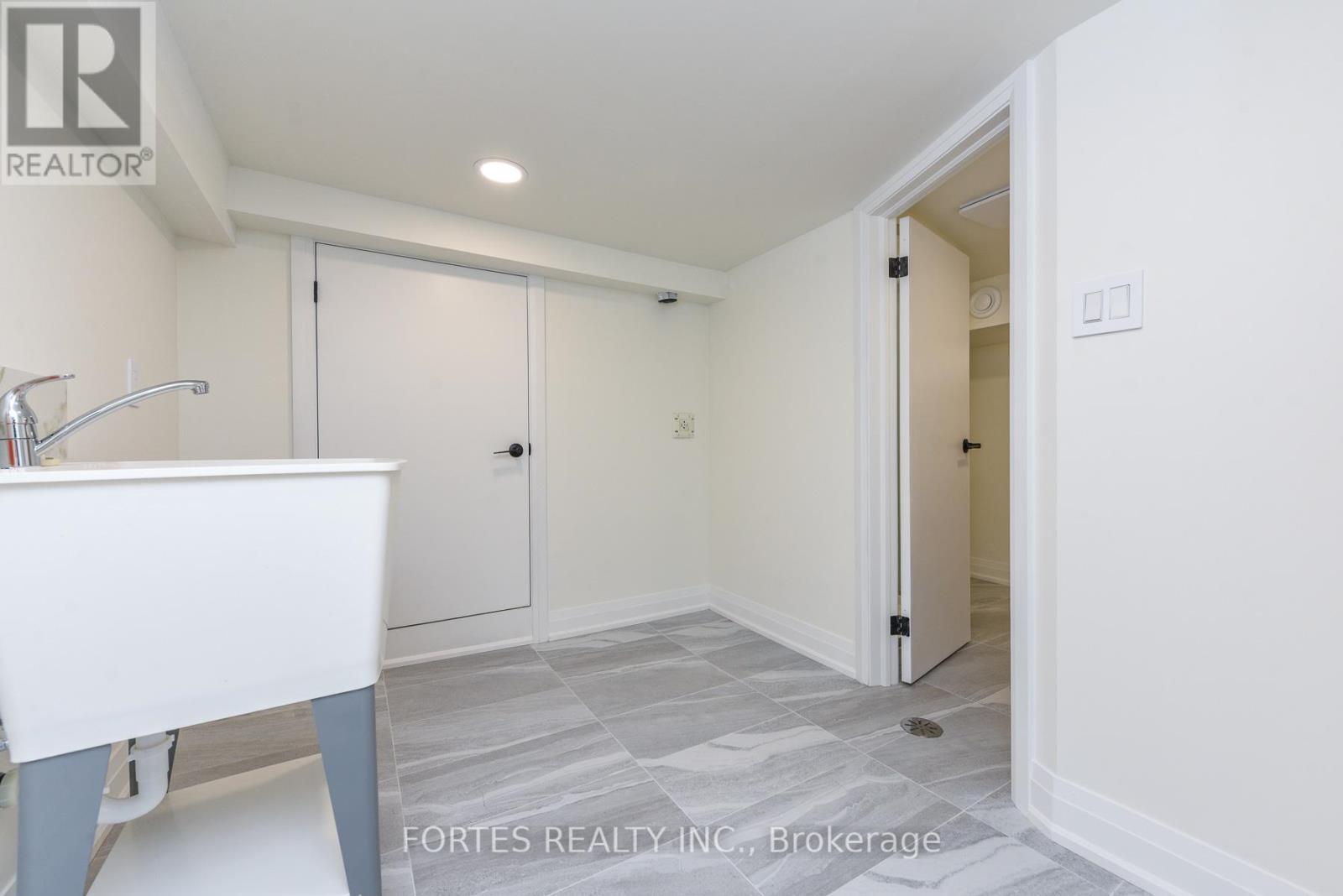 285 GILBERT AVENUE - Image 35