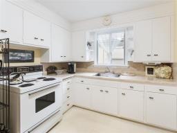 Eat in kitchen - 473 Perth Avenue, Winnipeg, MB R2V0V3 Photo 6
