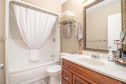 230 Lilac Bay, Steinbach, MB R5G2C9 Photo 10