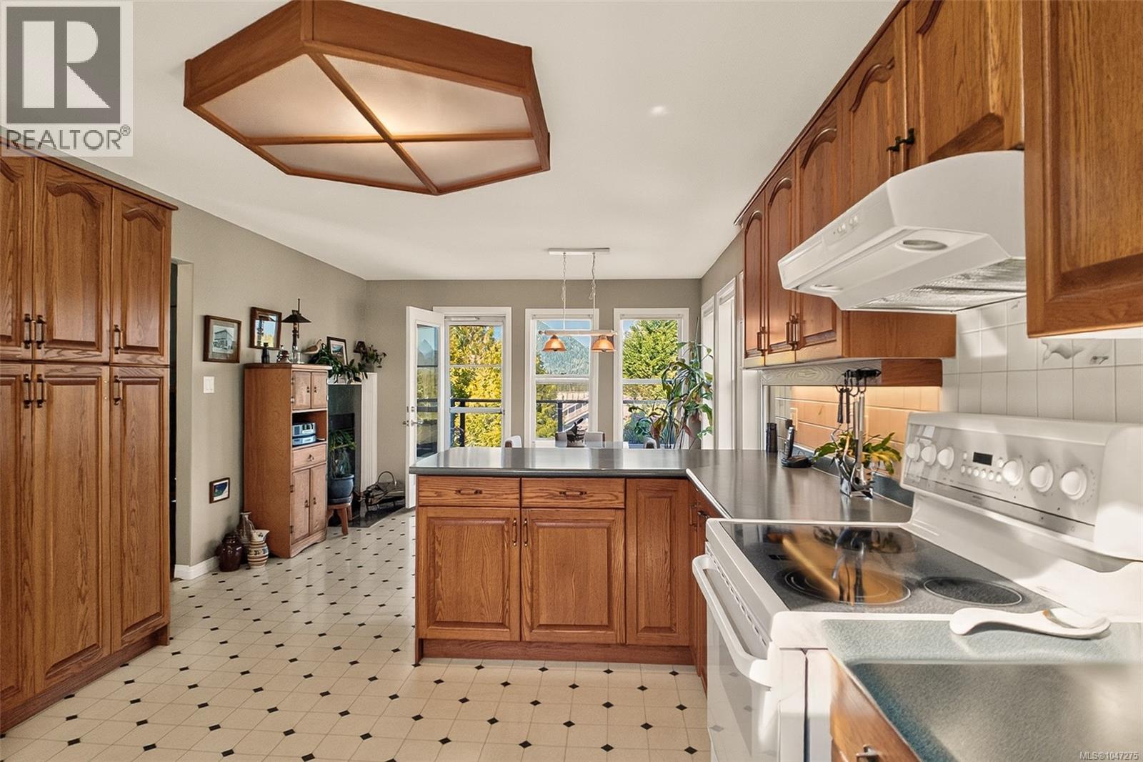 607 Pfeiffer Cres - 6