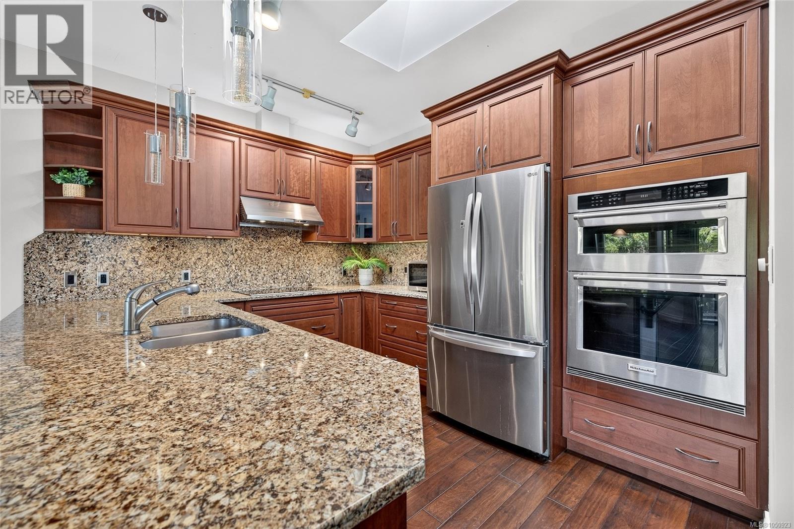 #23 4360 Emily Carr Dr - Image 12