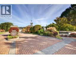 23 4360 Emily Carr Dr, Saanich, BC V8X4Y4 Photo 40