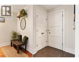 301, 312 Cedar Crescent SW - photo 2