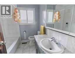 32 Lemoyne Crescent W - photo 11