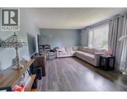 32 Lemoyne Crescent W - photo 4