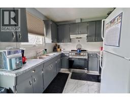 32 Lemoyne Crescent W - photo 8