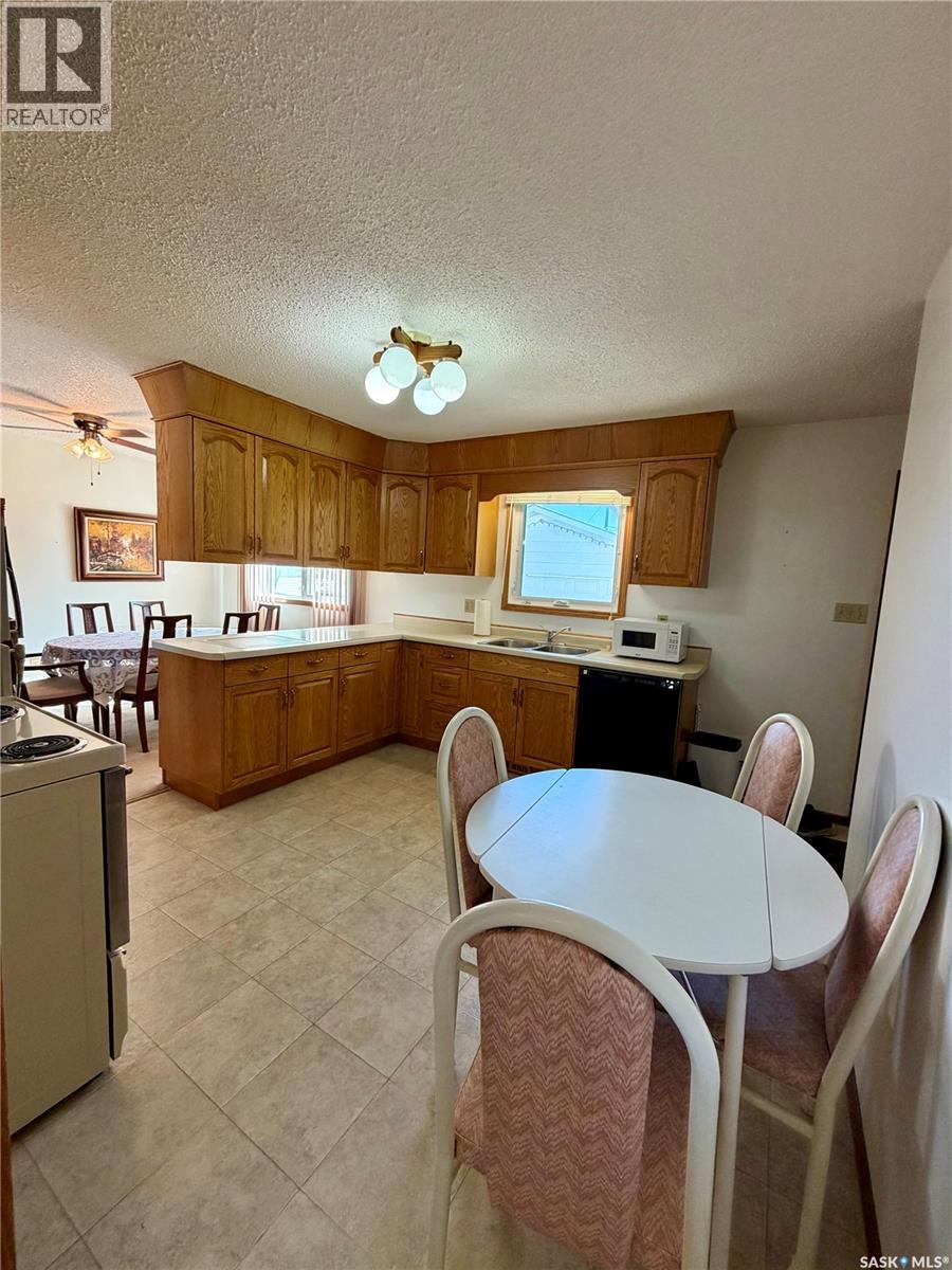 141 Railway AVENUE, Norquay — photo 9
