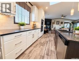 Enclosed porch - 190 Prairie Sun Court, Swift Current, SK S9H3X6 Photo 9