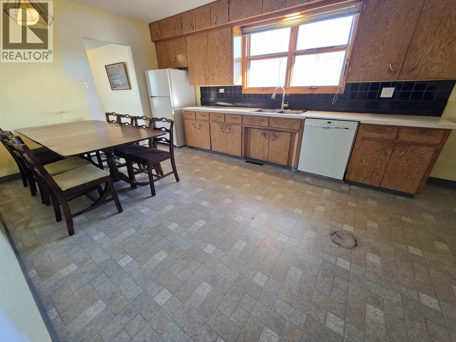 6678 97 Highway, Fort St. John, British Columbia, V0C1C3, Fort St. John, British Columbia — photo 3 of 5