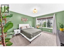 4pc Bathroom - 64 Sunset Square, Cochrane, AB T4C0H4 Photo 14