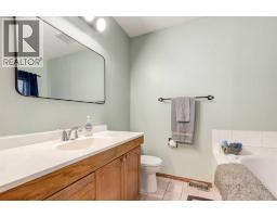 75 Sandstone Crescent Se, Airdrie, AB T4B1T7 Photo 17