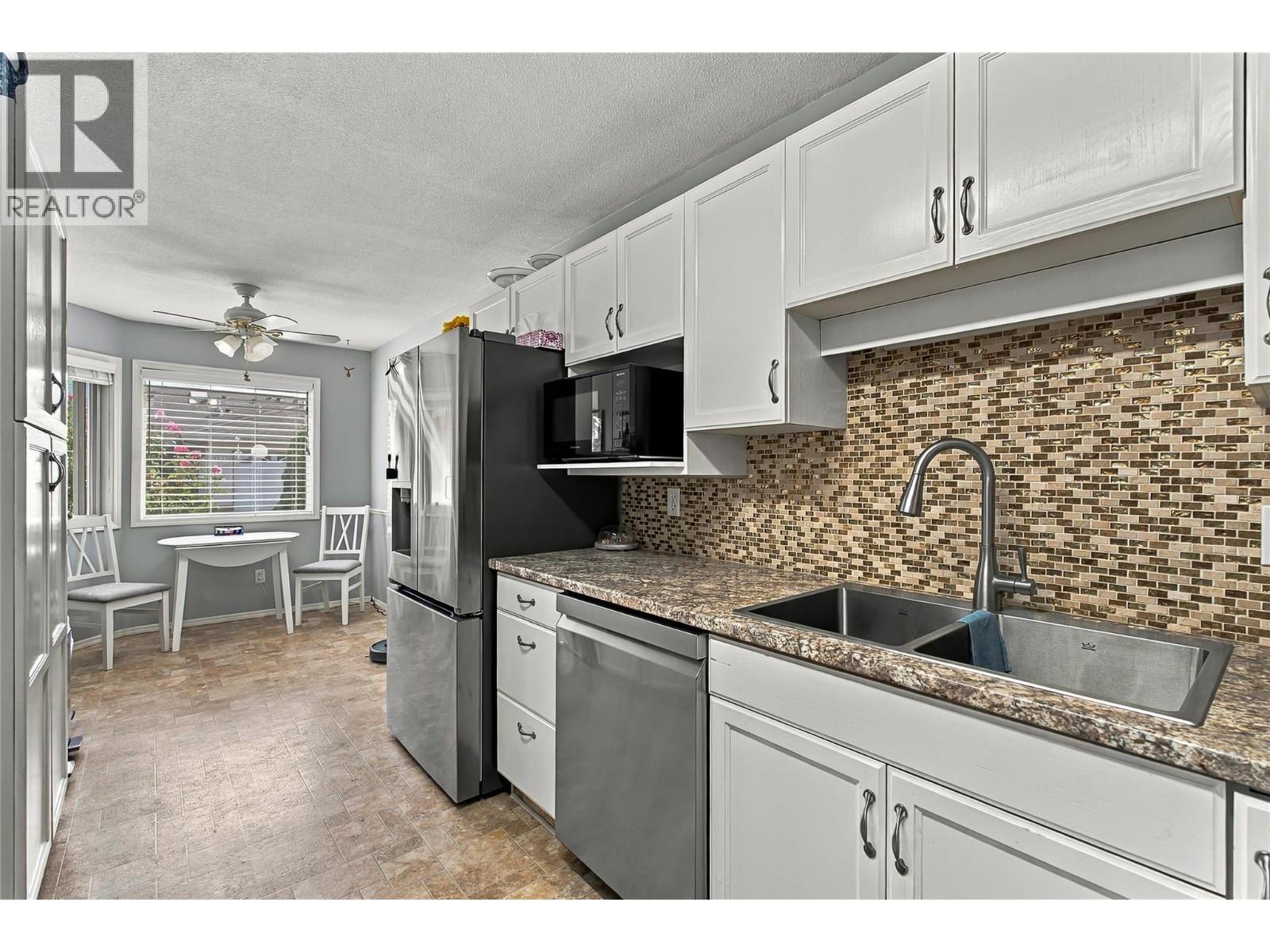 32 1874 Parkview Crescent, Kelowna