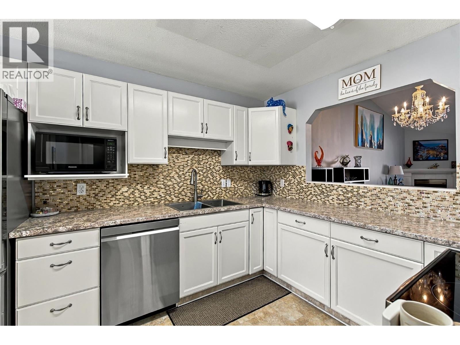 32 1874 Parkview Crescent, Kelowna