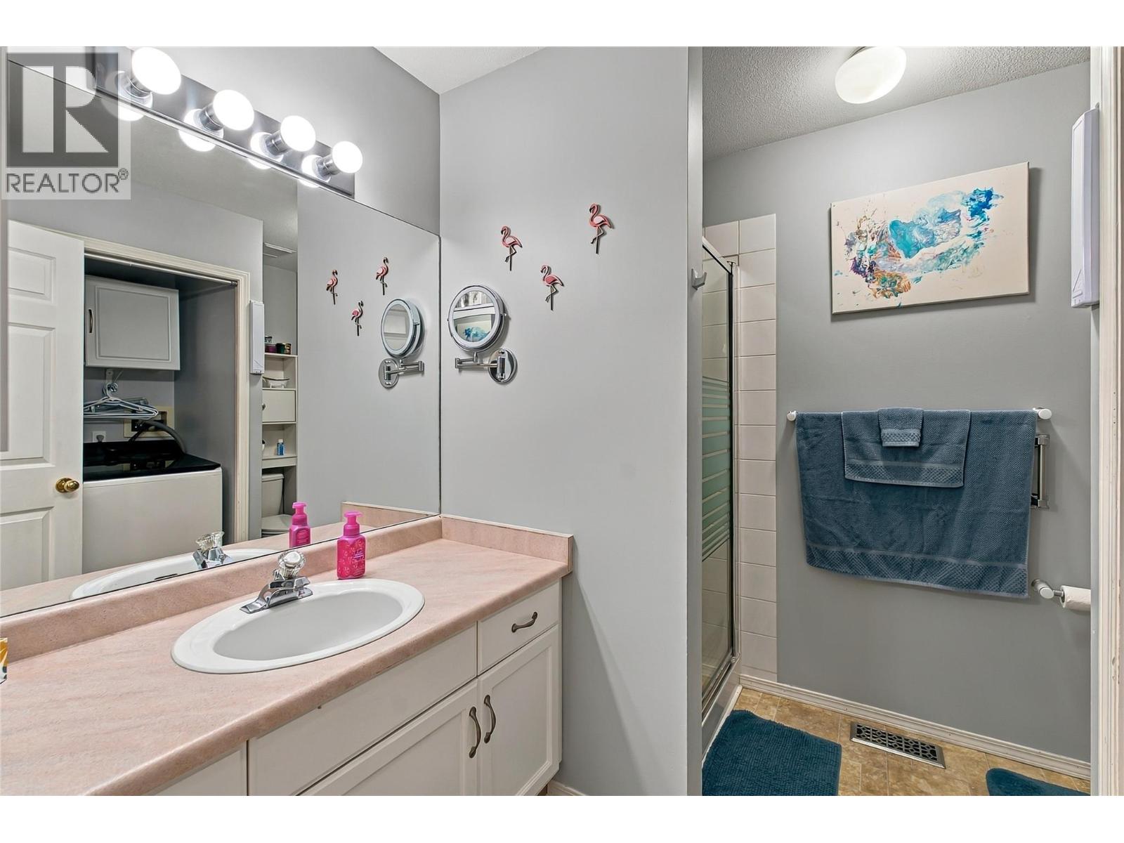 32 1874 Parkview Crescent, Kelowna