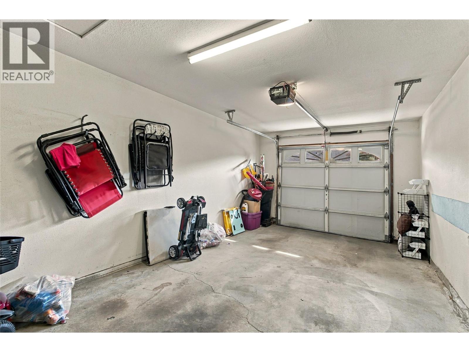 32 1874 Parkview Crescent, Kelowna