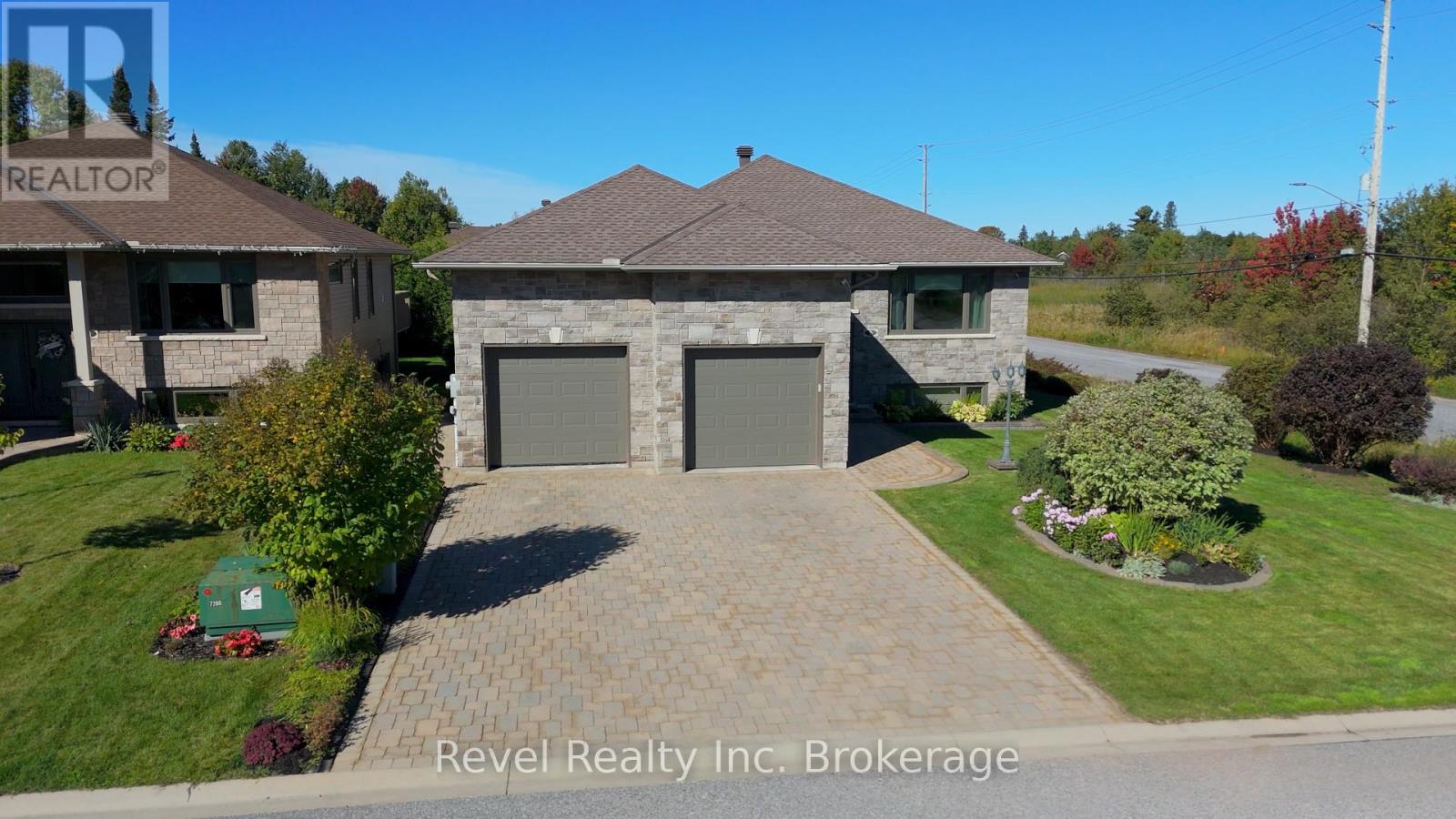 Property for sale at 5 SUGARBUSH STREET