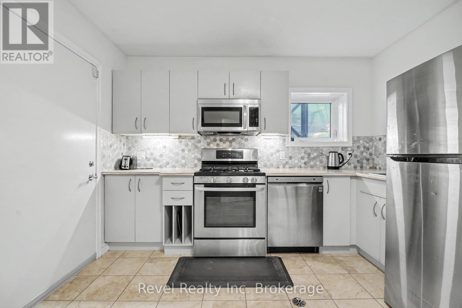 5 SUGARBUSH STREET - Image 32