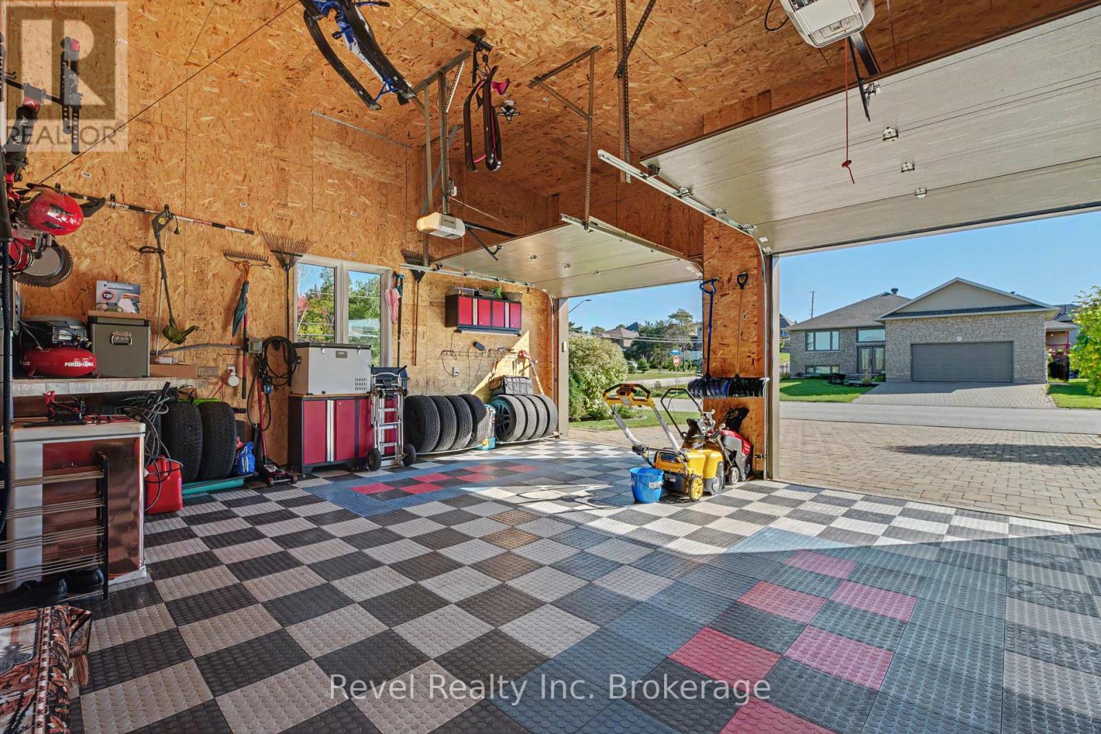 5 SUGARBUSH STREET - Image 36