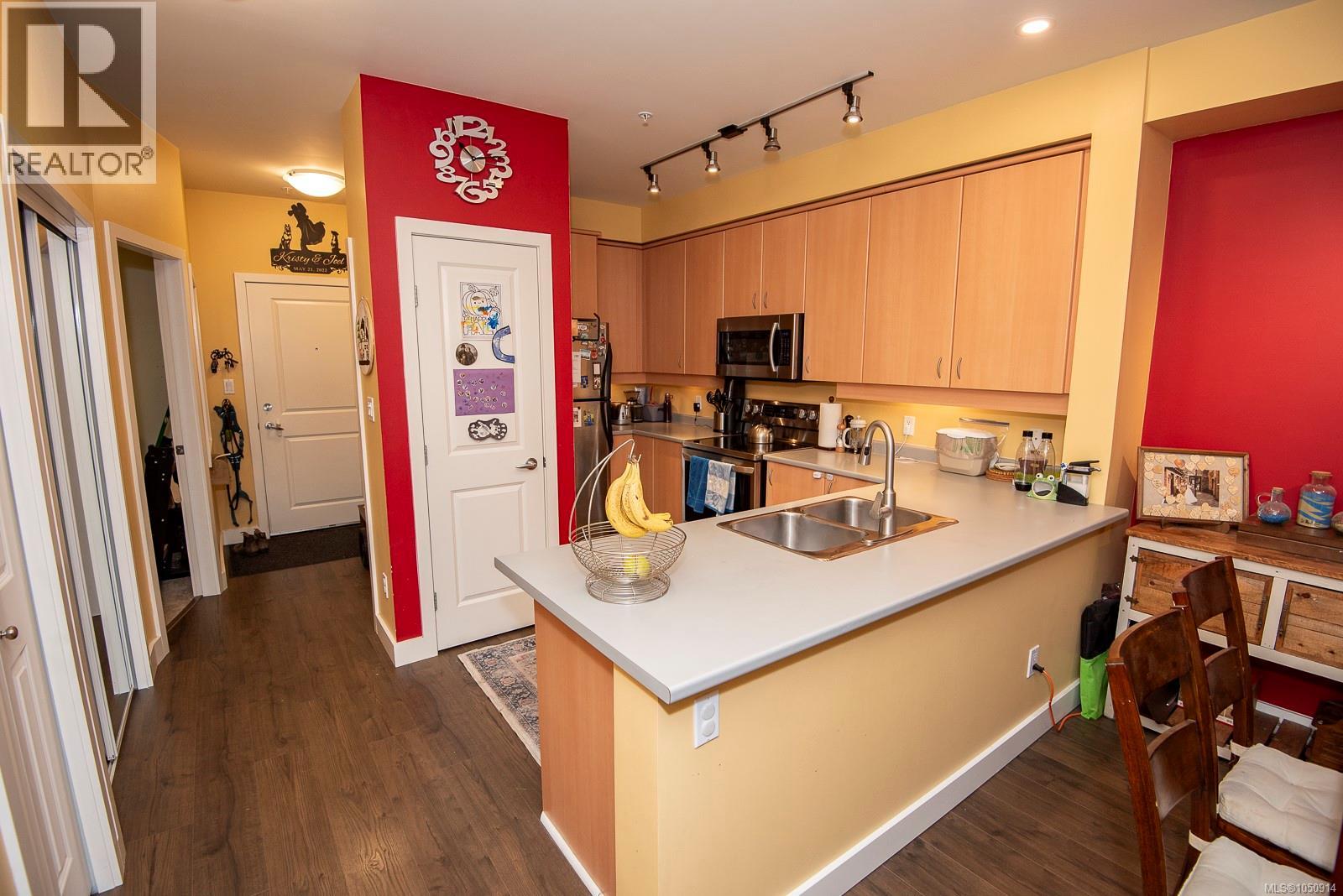 #302D 1115 Craigflower Rd - 16