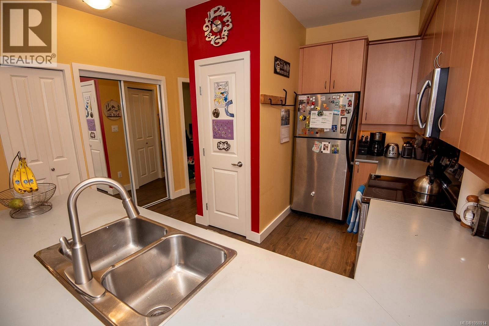 #302D 1115 Craigflower Rd - 17