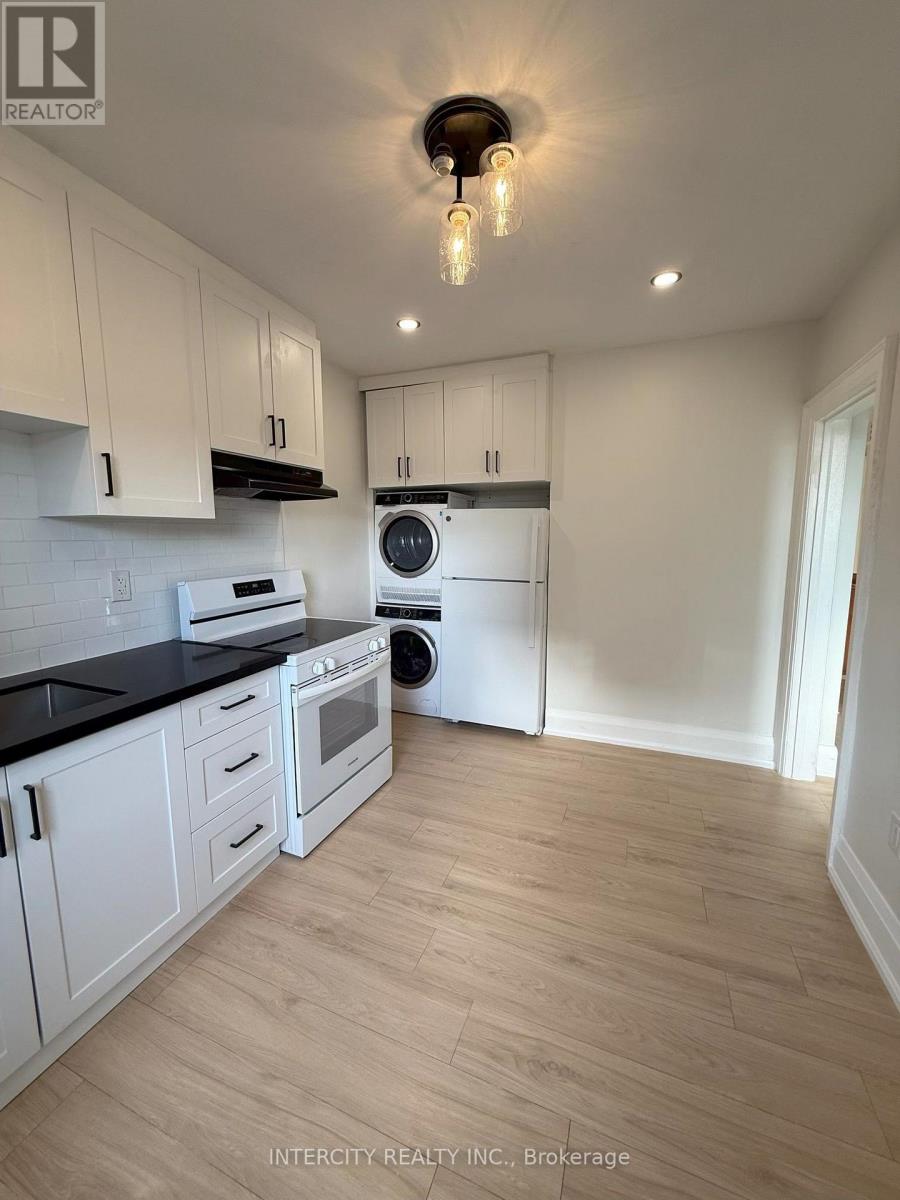 UPPER - 380 CLINTON STREET, Toronto (Annex) — photo 2