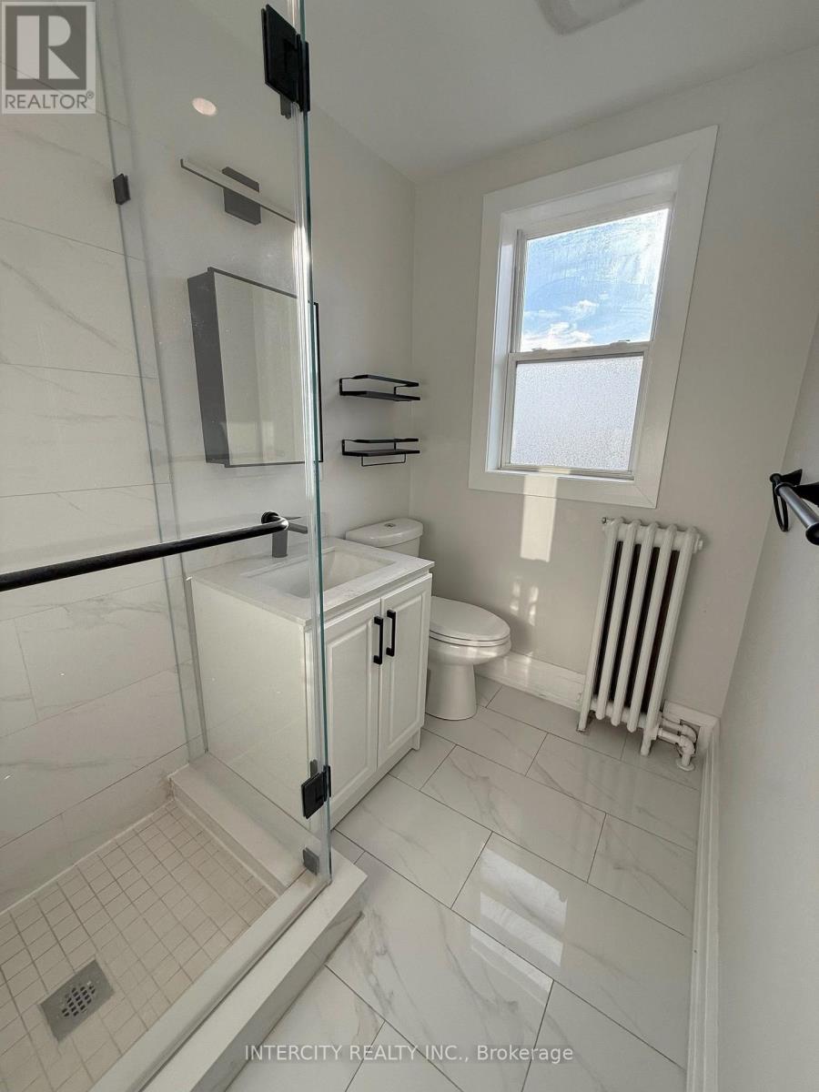 UPPER - 380 CLINTON STREET, Toronto (Annex) — photo 3